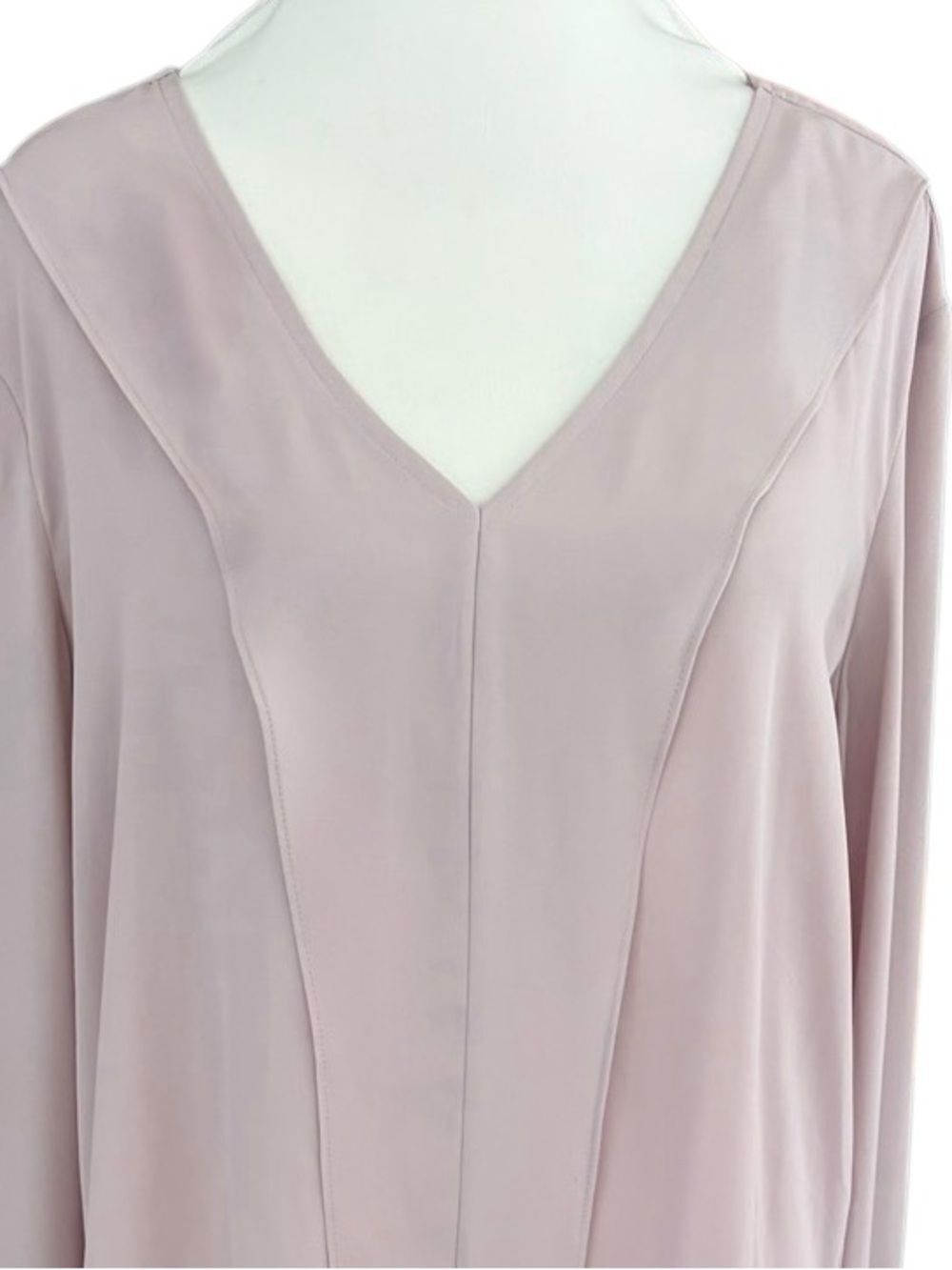Ann Taylor Lilac V-Neck Long Sleeve Blouse size L. - Picture 2 of 6